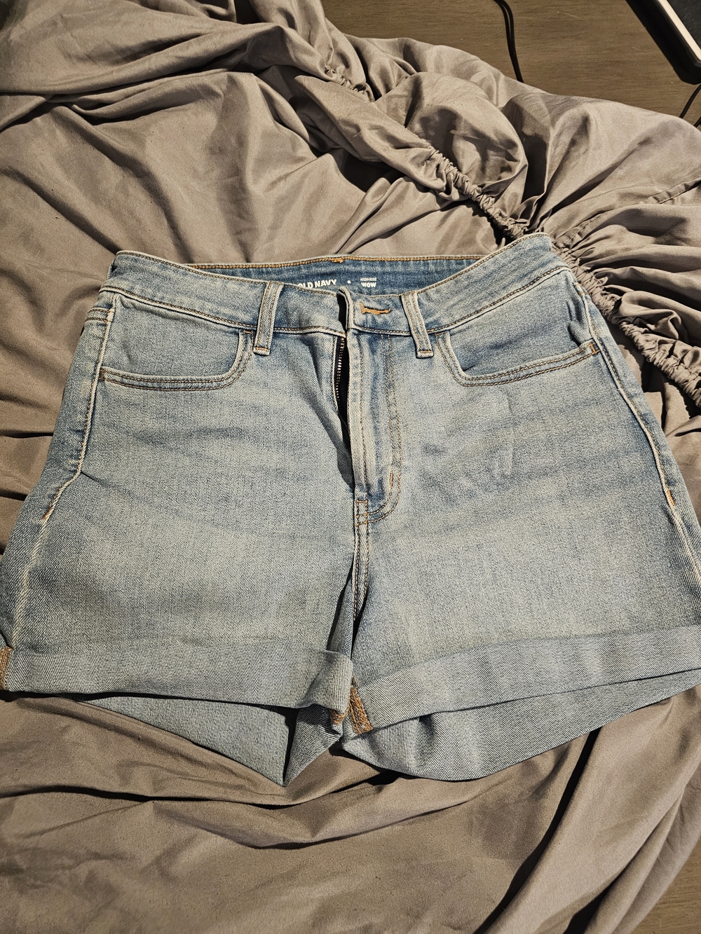 Old Navy Light Blue Denim Rolled-Hem Women’s Shorts